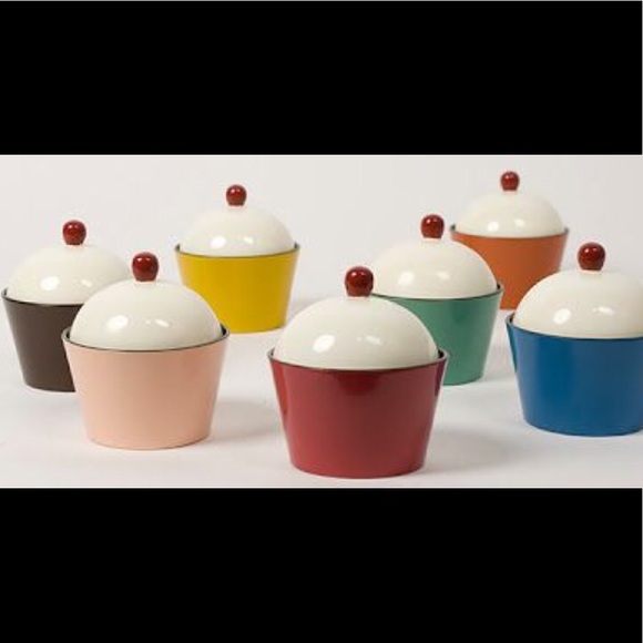 💗Urban Outfitters Cupcake holder & mini Cupcake salt & pepper shakers - Picture 6 of 10